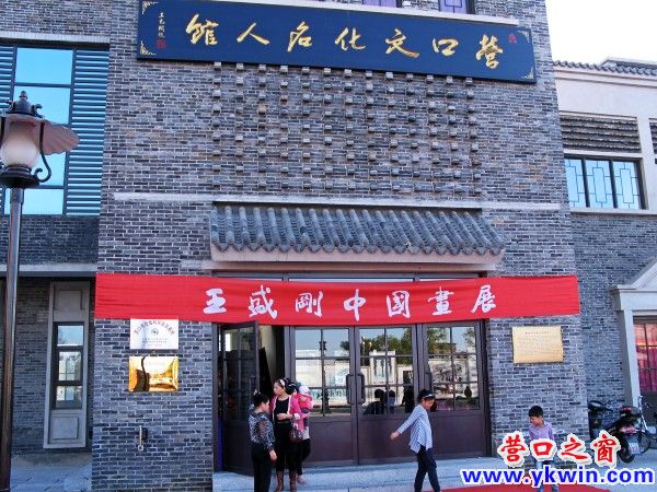 名人館開館時間是否適當調整？