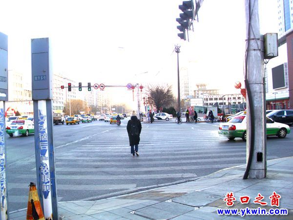 萬達廣場東北角攔路石球戰略轉移