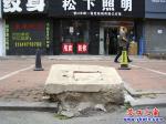 營口市建設(shè)街邊的路障真不少！誰來管