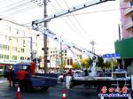 營口市交警設(shè)施大隊將傾斜水泥桿拆除運走了